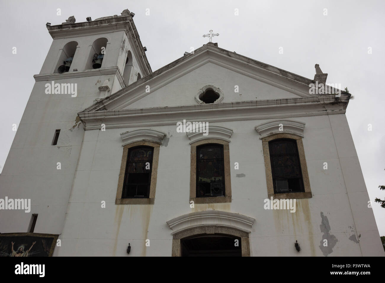 RIO DE JANEIRO, RJ - 30.04.2016: IGREJA MAIS ANTIGA DO RIO DE JANEIRO - Igreja de Nossa Senhora da Apresentação, keine bairro de Irajá, na Zona Norte do Rio de Janeiro, é considerada ein igreja existente Mais Antiga Do Rio de Janeiro. Com-Daten de Fundação de 1613, ein construção possui Estilo barroco Primitivo e está em bom Estado de conservação. (Foto: Luiz Souza/Fotoarena) Stockfoto