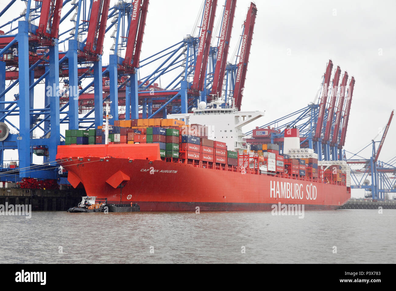 Hamburg, Deutschland, Container schiff Cap San Augustin und Container brücken am Container Terminal Eurogate im Hamburger Hafen Stockfoto