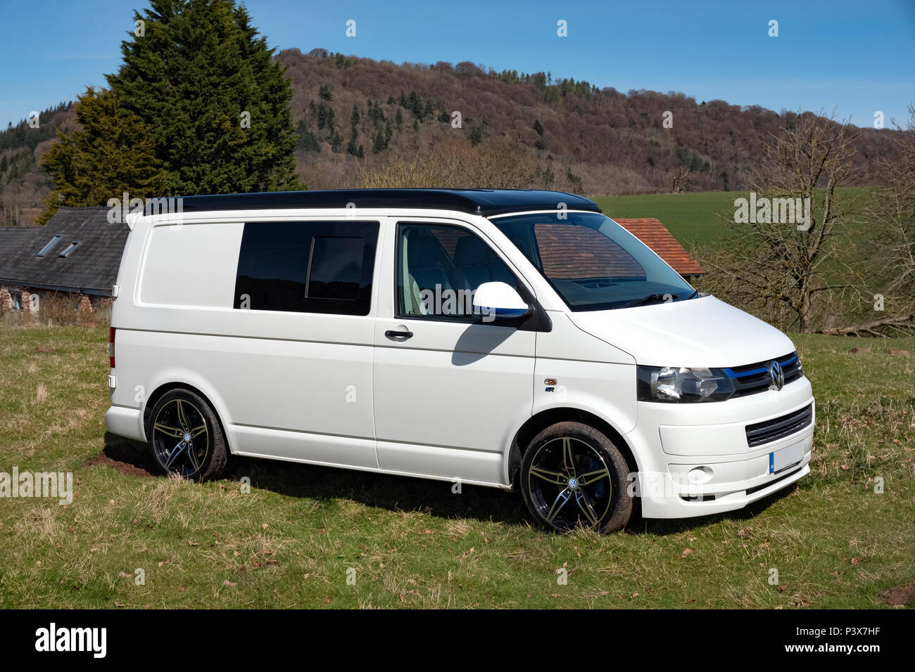Weißen Volkswagen T6 Wohnmobil. Stockfoto