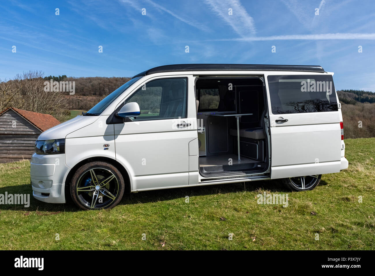 Weißen Volkswagen T6 Wohnmobil. Stockfoto