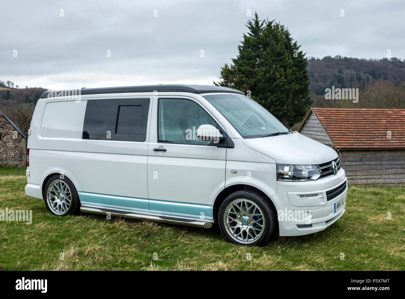 Weißen Volkswagen T6 Wohnmobil. Stockfoto