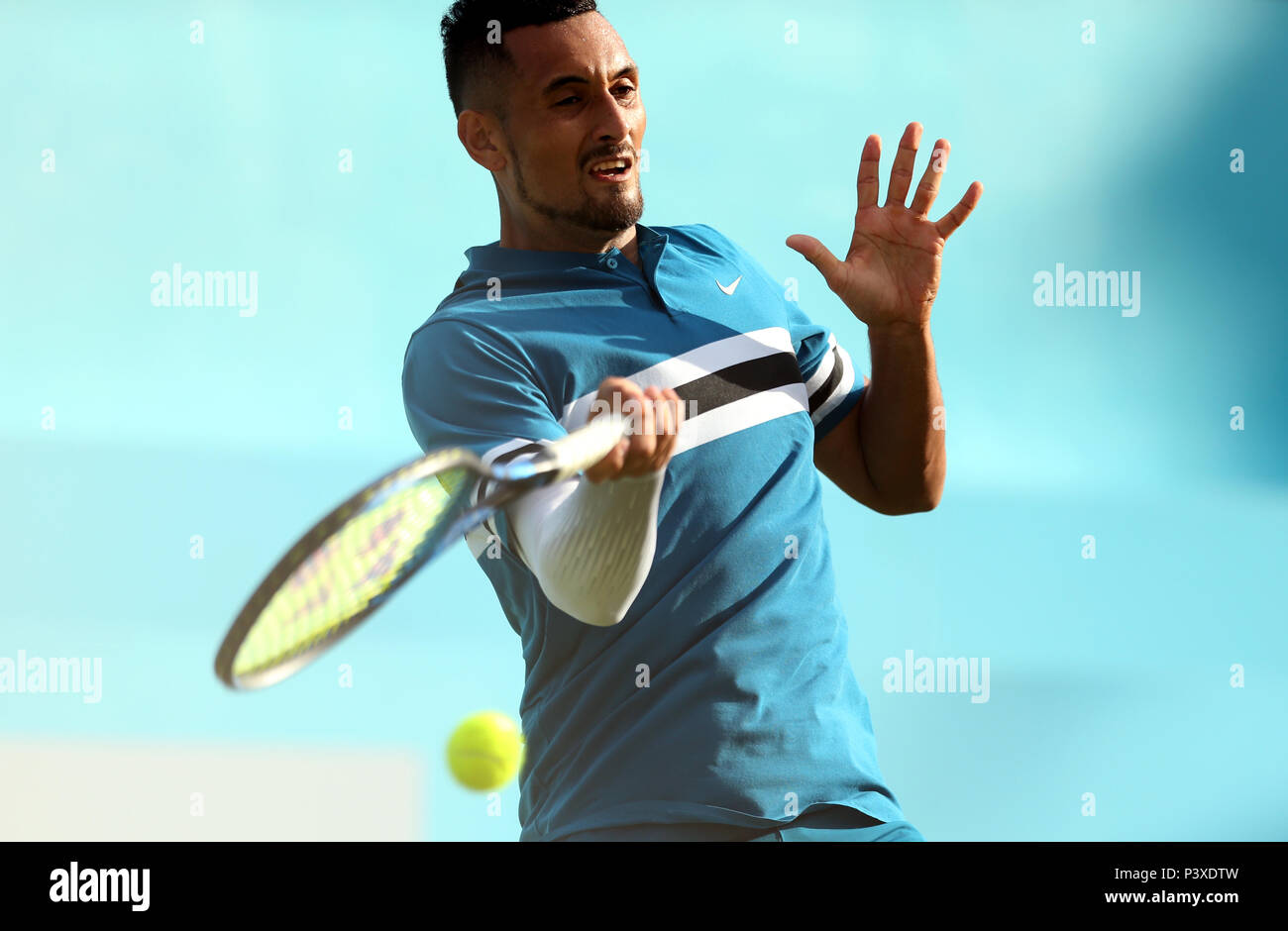 Der Australier Nick Kyrgios am zweiten Tag der Fever-Tree Championship im Queens Club, London. DRÜCKEN SIE VERBANDSFOTO. Bilddatum: Dienstag, 19. Juni 2018. Siehe PA Geschichte TENNIS Queens. Bildnachweis sollte lauten: Steven Paston/PA Wire. . Stockfoto