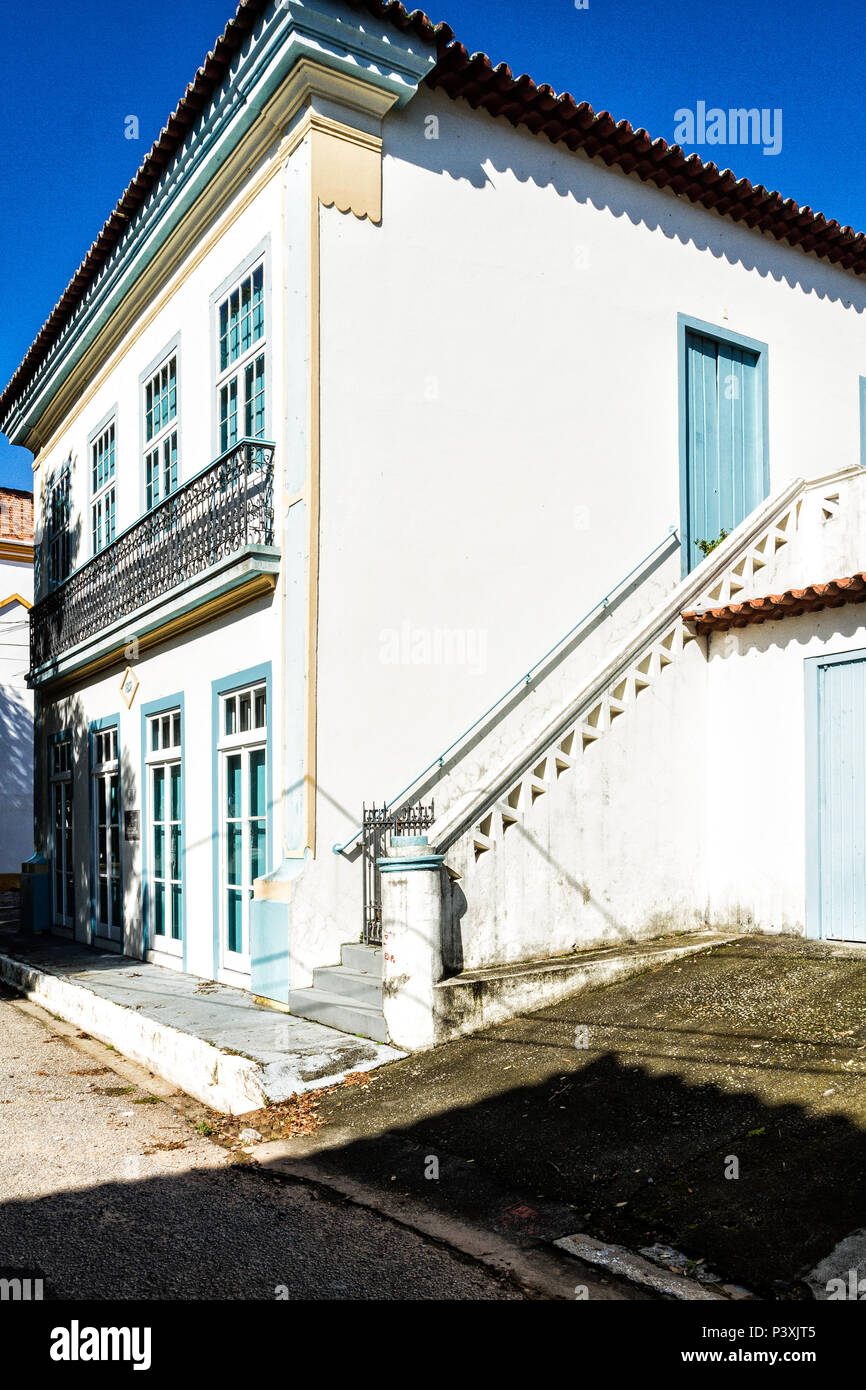 Casa Colonial de século 19 nein Centro Histórico de São José, onde funciona eine Hemeroteca Municipal. São José, Santa Catarina, Brasilien. Stockfoto