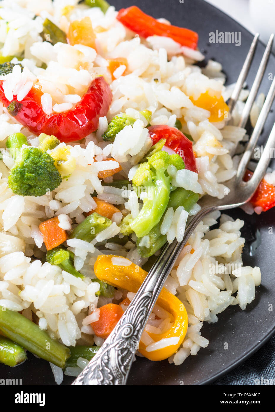 Gemuse Risotto Reis Mit Brokkoli Blumenkohl Paprika Und Karotten Vegetarisches Gericht Stockfotografie Alamy