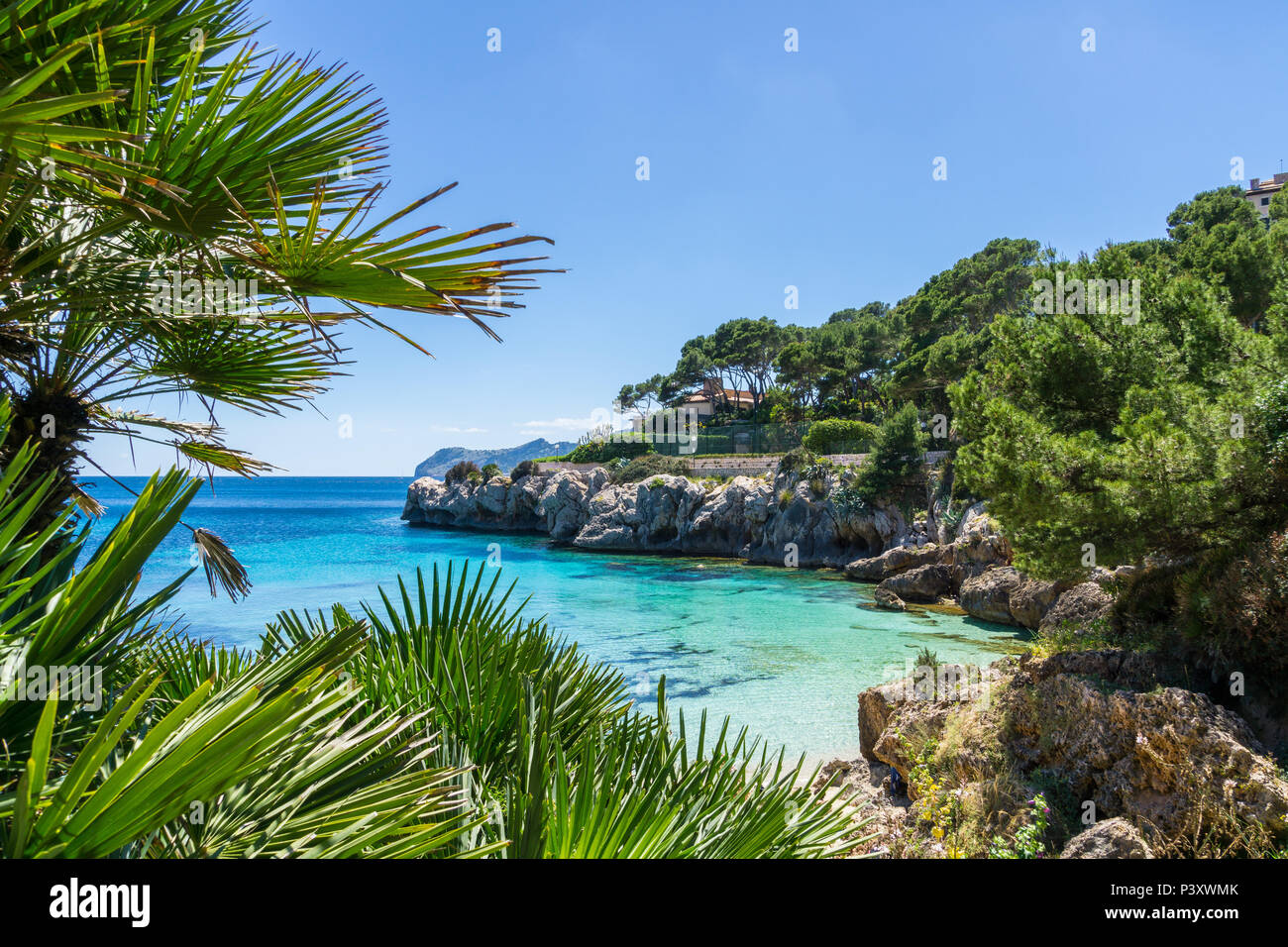 Mallorca, Sommer Sonne und Ferien Stimmung auf perfekte Cala Gat bay White Sand Beach Stockfoto