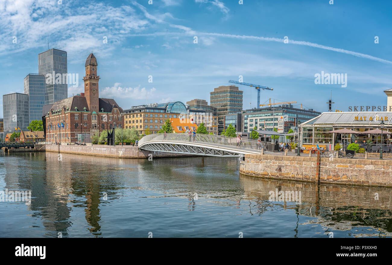 Malmö, Schweden - 18. MAI 2018: Stadtbild von alter und neuer Architektur in Malmö, Schweden. Nach Stockholm und Göteborg, Malmö ist die 3 meistbesuchten ci Stockfoto
