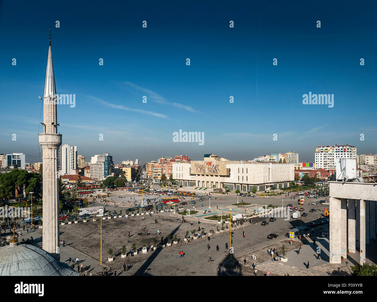 Skanderberg Hauptplatz und Moschee Wahrzeichen im Zentrum der Stadt Tirana, Albanien Stockfoto