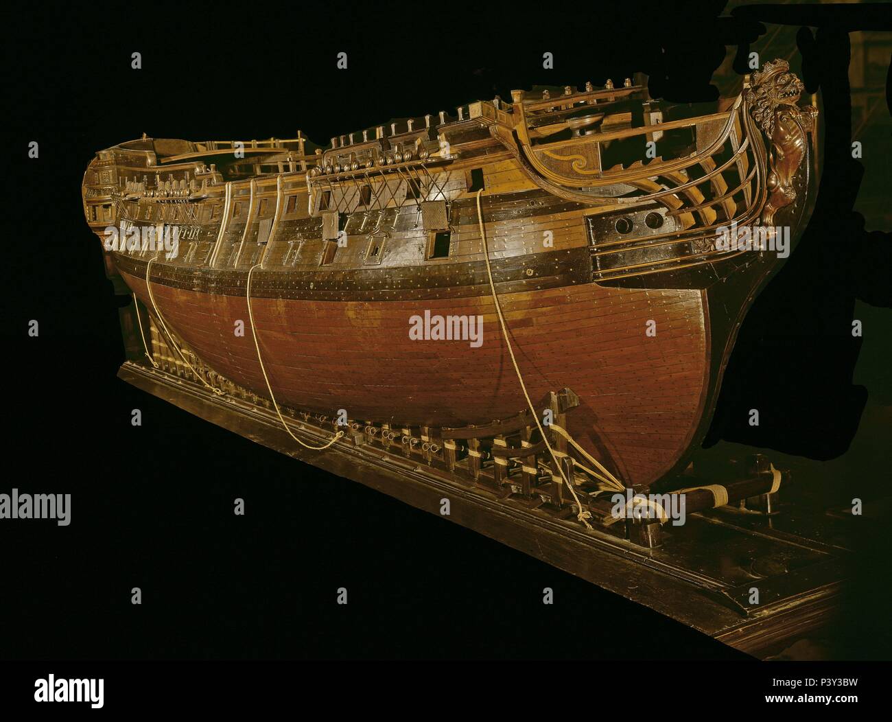 MODELO A ESCALA DEL NAVIO S JUAN MEPOMUCEMO CAÑONES DE 74 - 1766/1805 - CASCO. Lage: Museo Naval / MINISTERIO DE MARINA, MADRID, SPANIEN. Stockfoto