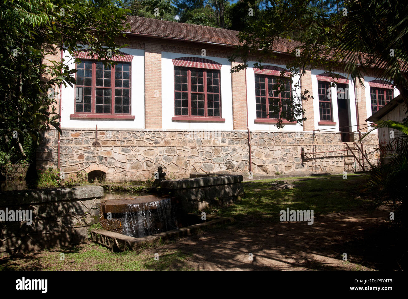 Parque Estadual da Cantareira - Núcleo tun Engordador, na Zona Norte da Cidade de São Paulo, SP. Na imagem, a Casa da Bomba, tombada pelo Conselho de Defesa do Patrimônio Histórico, Arqueológico, Artístico e Turístico (Condephaat). Construída em 1894, Fes, Parte do primeiro sistema de abastecimento de Água da Cidade. Stockfoto