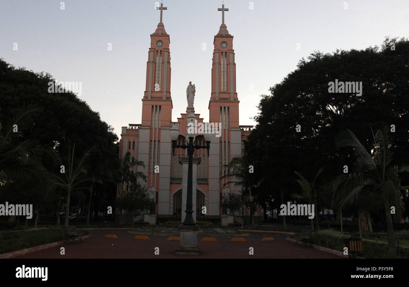 Vista keine Meditation da Manhã da Catedral de Campo Mourão, na Região Centro-Oeste do Paraná. Stockfoto