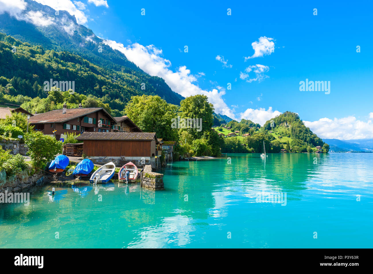 dorf-iseltwald-am-brienzersee-see-in-den-alpen-in-interlaken-schweiz