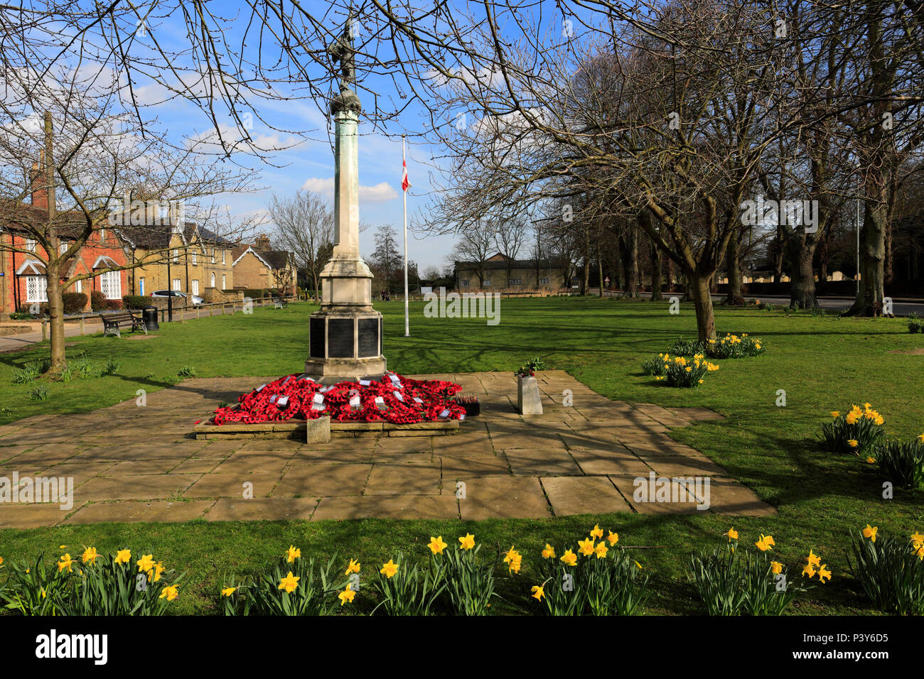 Das Kriegerdenkmal, Village Green, Ramsey town, Cambridgeshire, England, Großbritannien Stockfoto