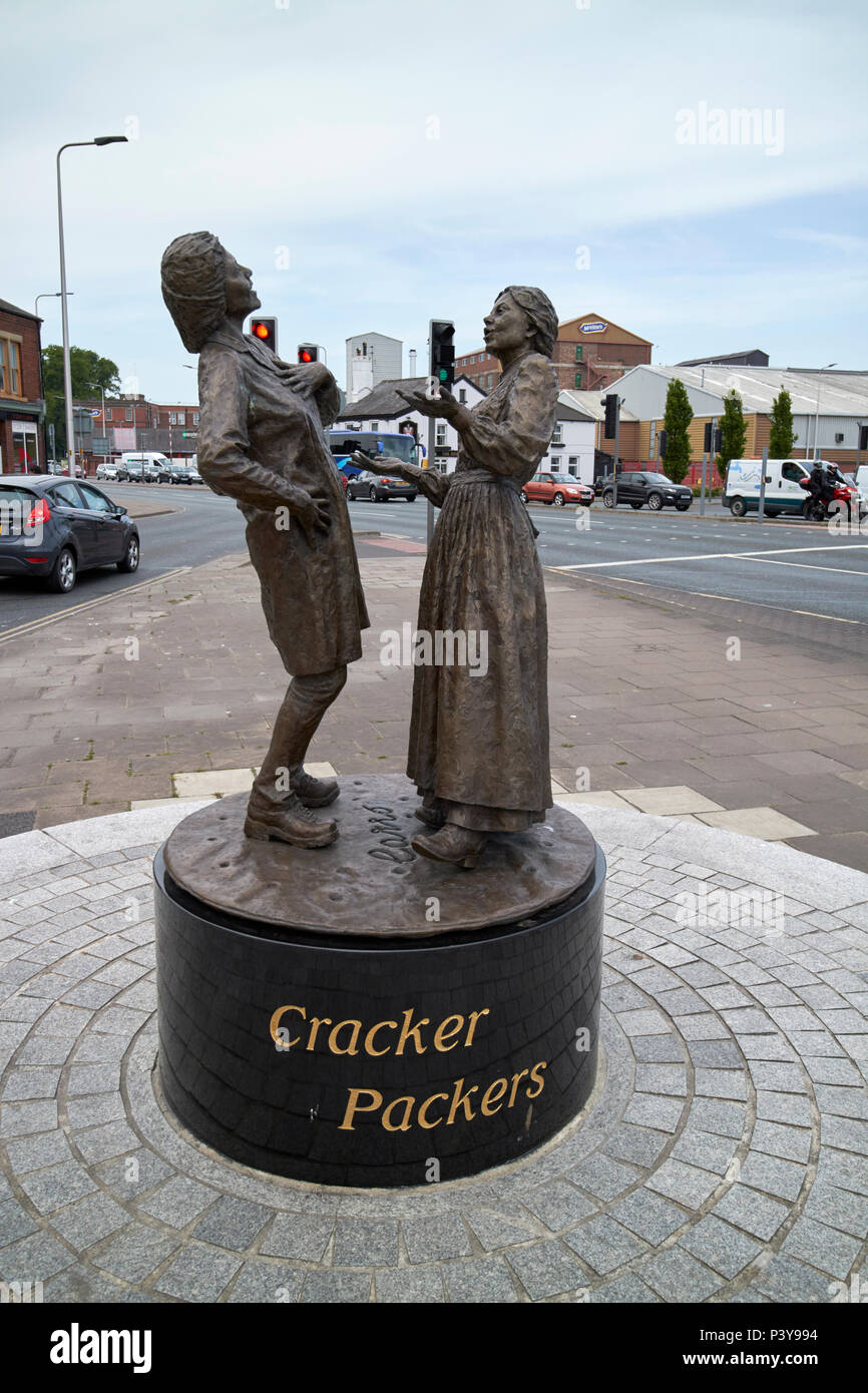 Cracker Verpacker Statue außerhalb von United Biscuits carrs Keksfabrik jetzt mcvities in Paddys Markt Carlisle Cumbria England Großbritannien Stockfoto