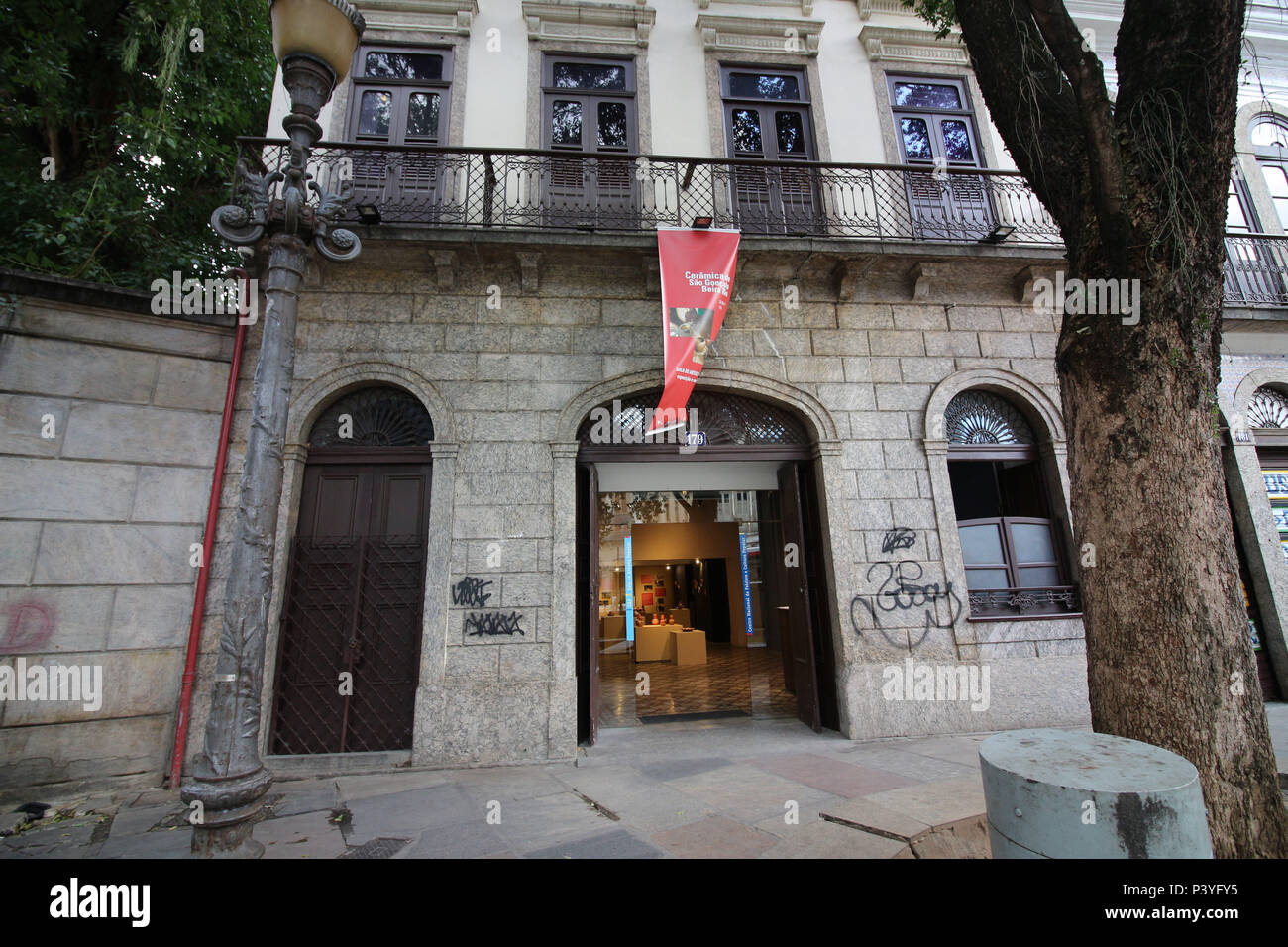 Vista do Centro Nacional de Folklore e Cultura beliebt - Museu de Folklore Edson Carneiro, Na Rua do Catete 179, bairro da Glória, Zona Sul da Cidade do Rio de Janeiro. Stockfoto