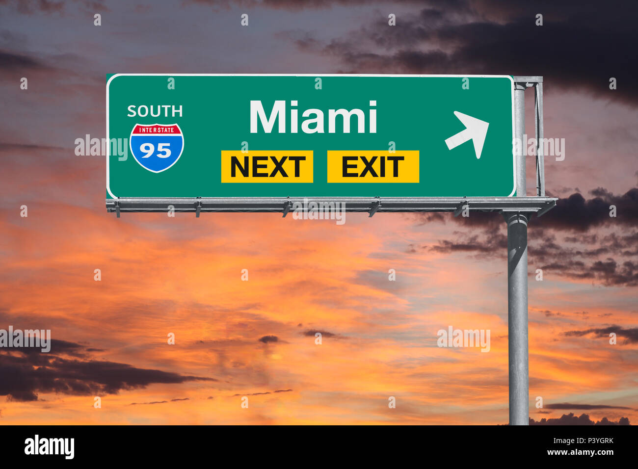 Miami Florida Route 95 Freeway nächste Ausfahrt mit Sonnenuntergang Himmel. Stockfoto