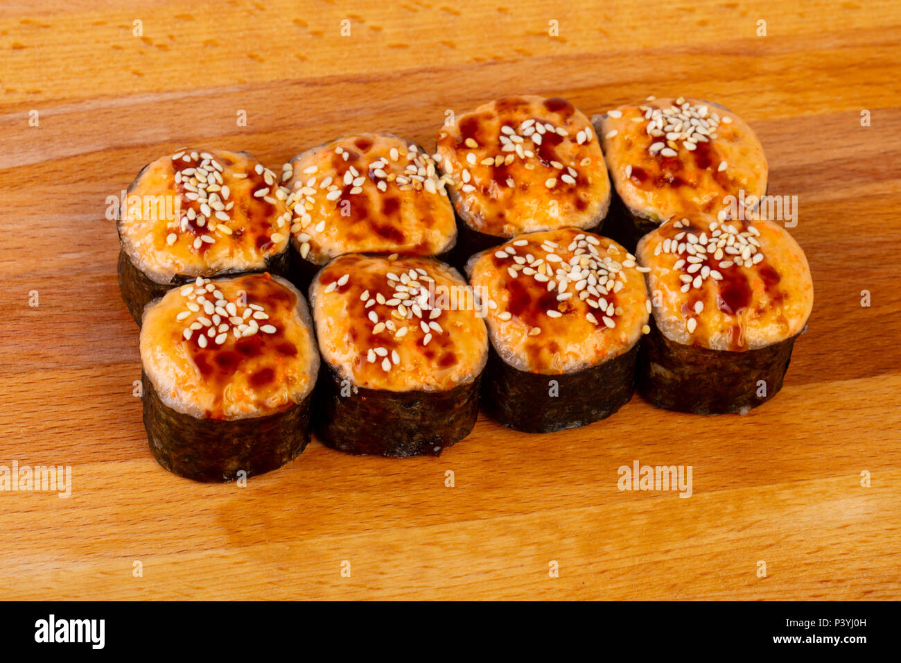 Gebackene Brötchen Mit Sesam und Fisch Stockfoto