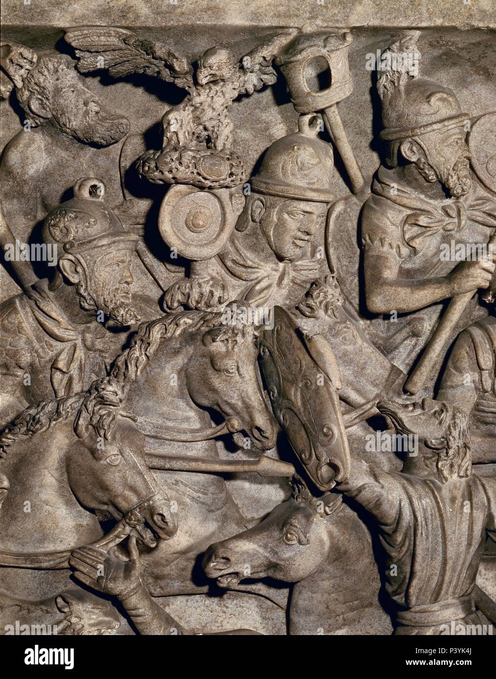 INSIGNIA DE LA LEGION ROMANA LAS MEJORES DEL SARCOFAGO DE PORTONACCIO - SIGLO II. Lage: MUSEO NACIONAL ROMANO/PALACIO MASSIMO, ITALIA. Stockfoto