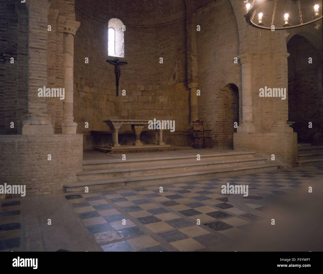 Interieur DE LA IGLESIA - ABSIDE ROMANICO MUDEJAR DE LA IGLESIA DE SAN TIRSO DE SAHAGÚN - SIGLO XII. Lage: Iglesia de San Tirso, SAHAGÚN, Leon, Spanien. Stockfoto