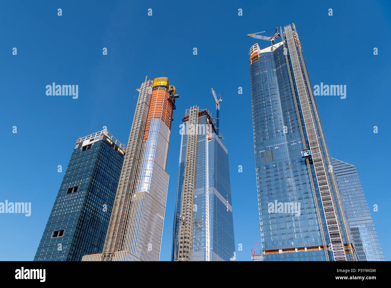 Neubau von Büro- und Wohntürme im Hudson Yards in New York City als von der High Line Park gesehen Stockfoto