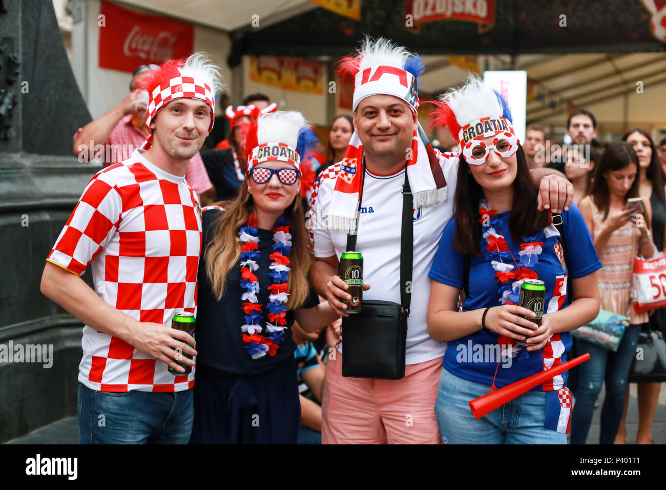 ZAGREB, KROATIEN - 16. Juni 2018: Die kroatische Fußball-Fans auf Platz Ban Jelacic in Zagreb, Kroatien. Stockfoto