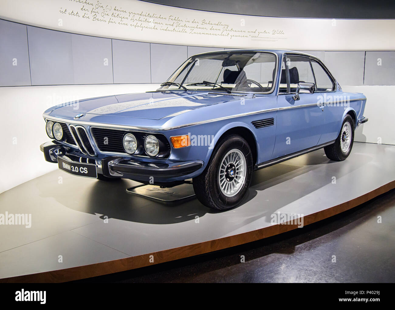 München, Deutschland - 4 April 2017: 1971 BMW 3,0 CS im BMW Museum. Stockfoto
