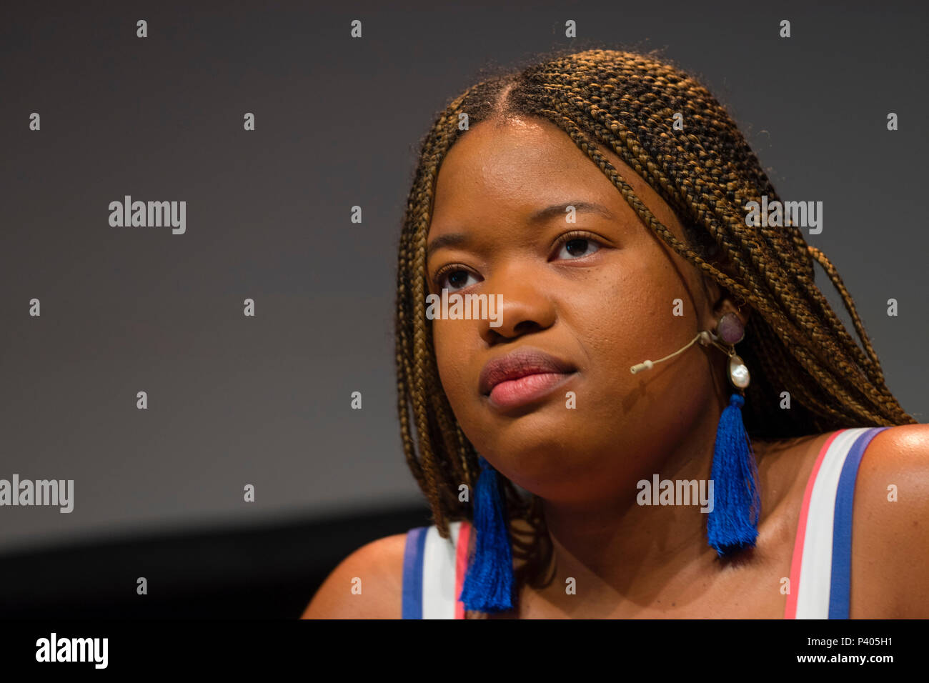 Imachibundu Onuzo Chibundu Oluwadara'', der nigerianische Schriftsteller. Ihr erster Roman, der Spinne Königstochter, gewann ein Betty Trask Award, wurde das Dylan Thomas Prize und dem Commonwealth Book Prize nominiert und wurde für die Desmond Elliott Preis und dem Etisalat Preis für Literatur longlisted. Dargestellt an der Hay Festival 2018 der Literatur und der Kunst. Das jährliche Festival in der kleinen Stadt von Heu auf Wye an der walisischen Grenze, zieht die Dichter und Denker aus der ganzen Welt für 10 Tage feiern der Besten des geschriebenen Wortes, politischen Obwohl literarische Debatte und Stockfoto