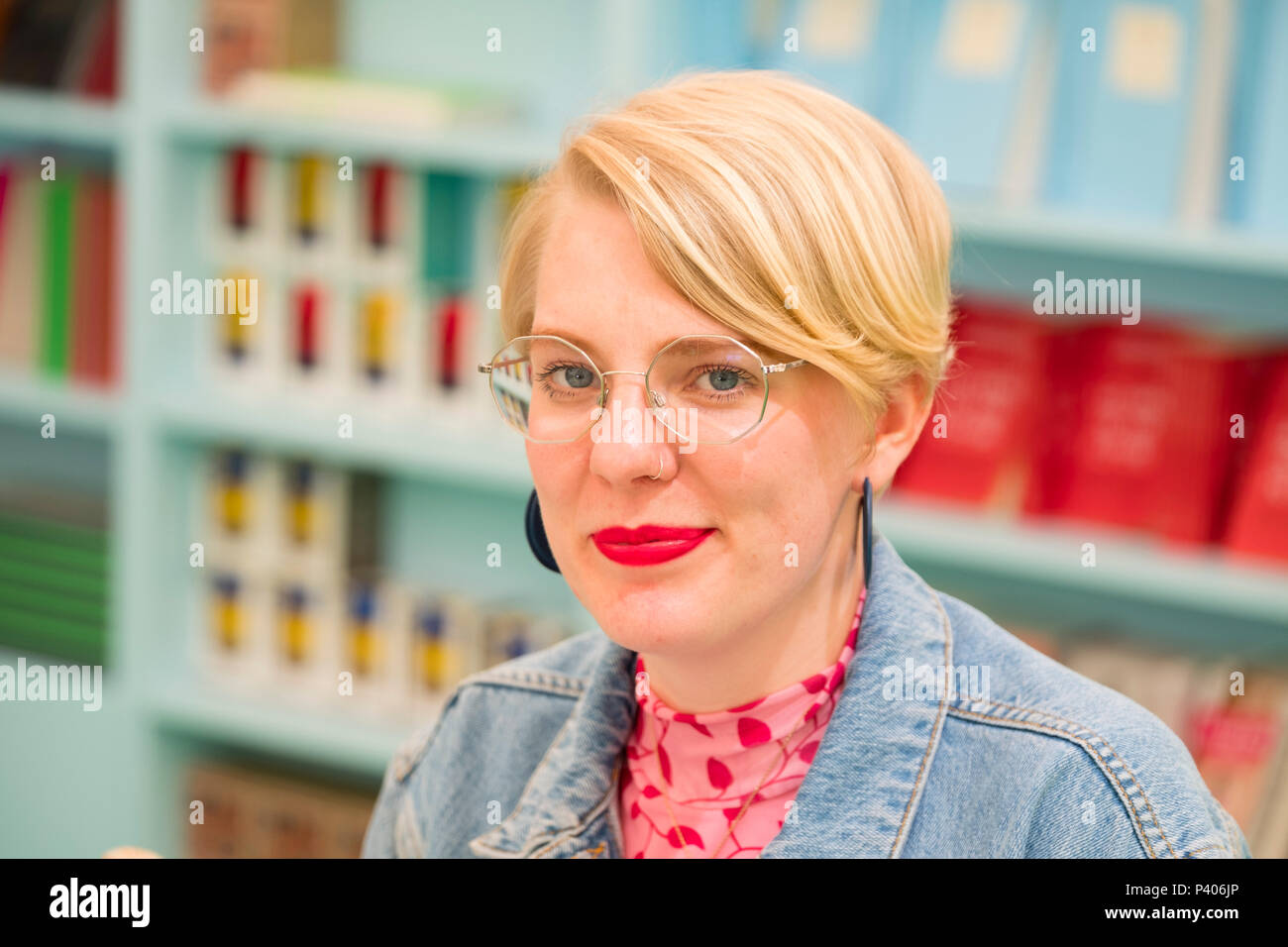 Emma Gannon, Schriftsteller, Autor von "Die Multi-Hyphen Methode: Weniger Arbeit - Mehr und Design eine Karriere, die für Sie arbeitet", preisgekrönte Blogger, podcast Wirt und Social Media Experte, an der Hay Festival 2018 von Literatur und Kunst fotografiert. Stockfoto