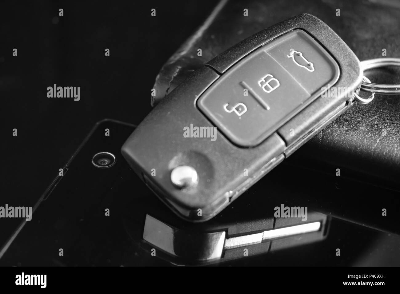 Autoschlüssel Telefontasche ganz schwarz Stockfoto