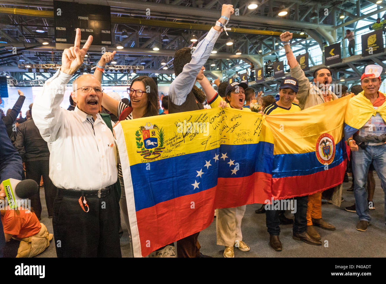 Die Bevölkerung Venezuelas Unterstützung der designierte Präsident Ivan Duque Stockfoto
