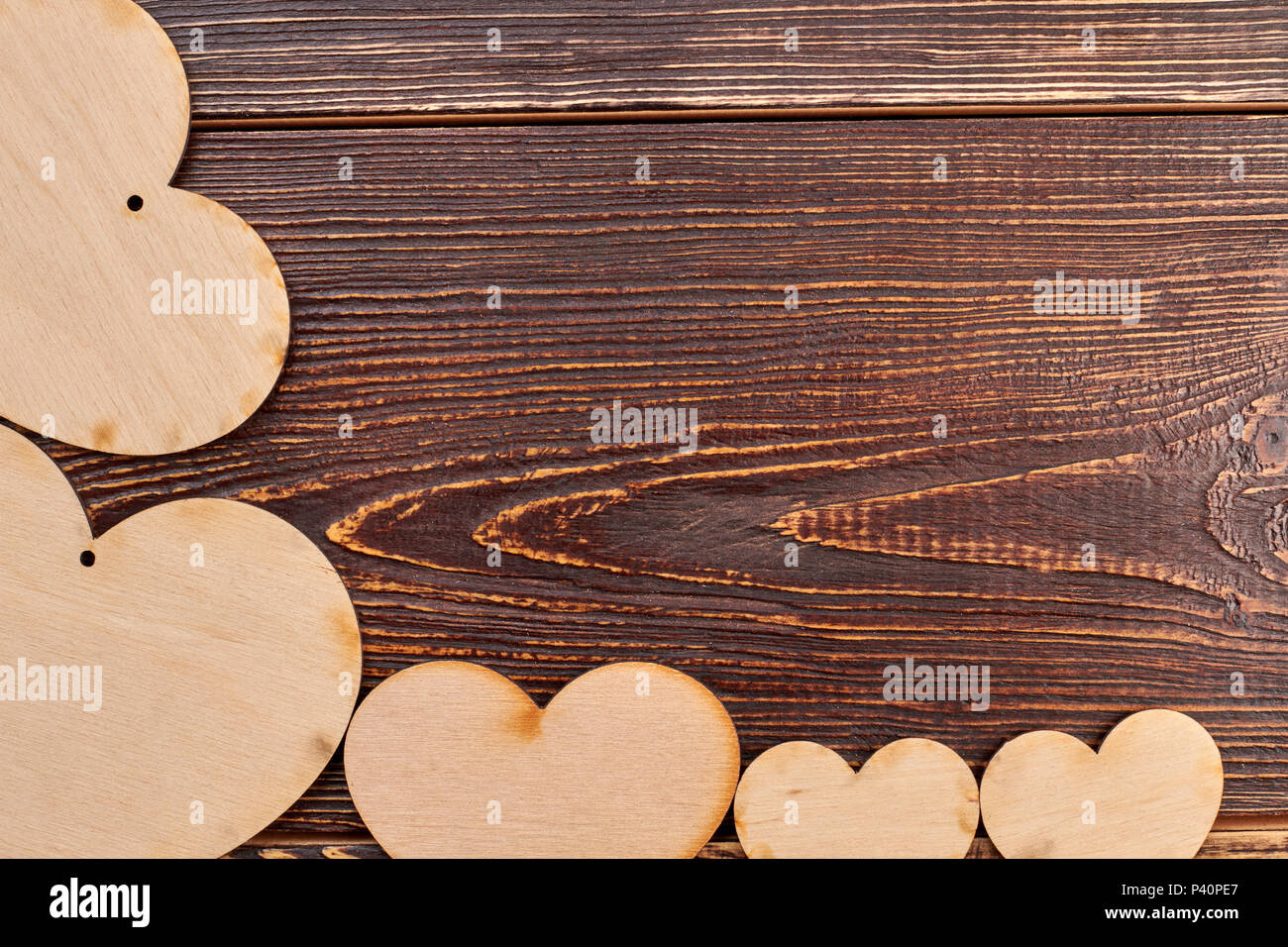 Holz- leere Plakette in Herzform Dekoration. Vintage Stil mit Herzen für Hochzeit Dekoration mit kopieren. Valentines Tag Holz- Art. Stockfoto