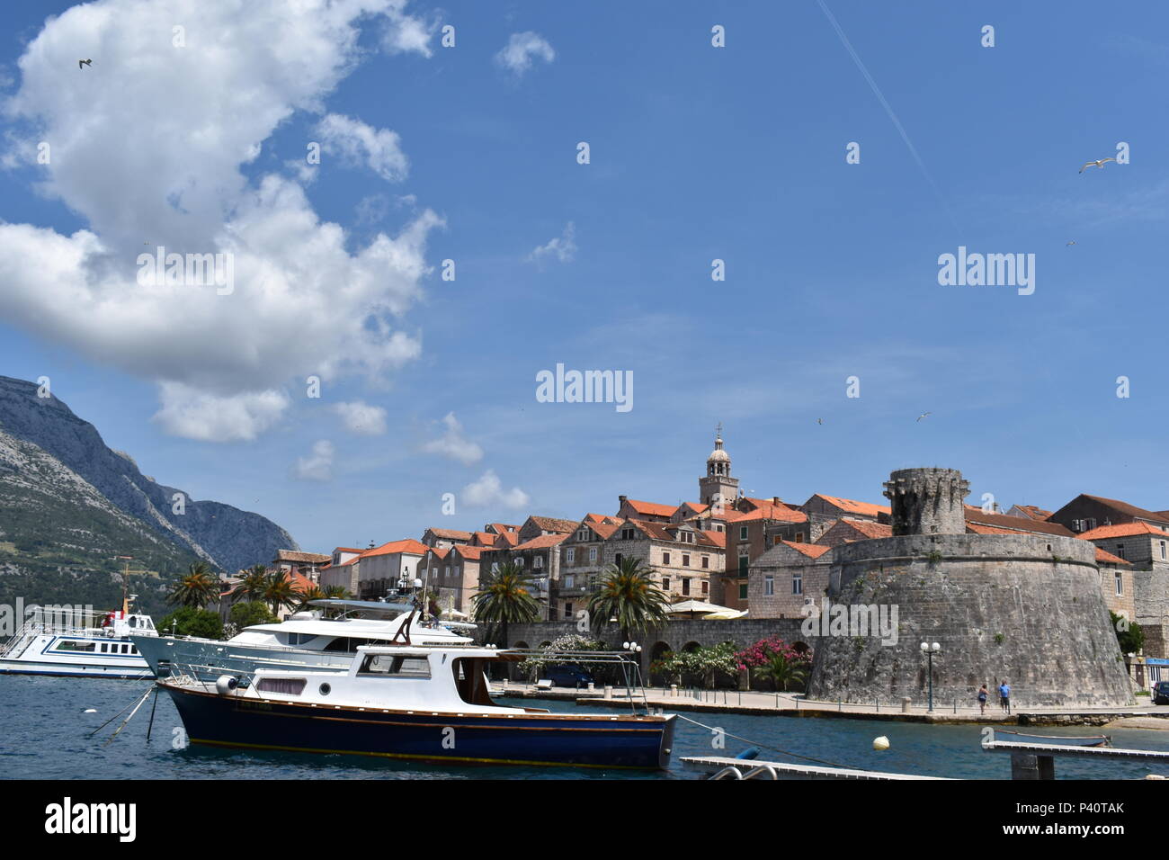 Ein Blick auf die mittelalterliche Stadt Korcula auf der Insel Korcula, Kroatien, Juni, 2018 Stockfoto