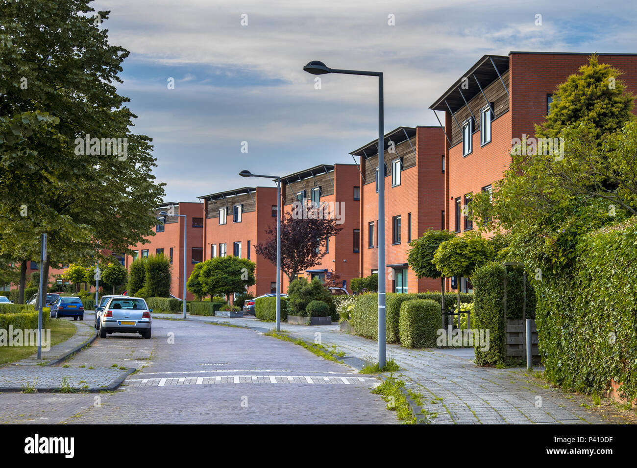 Moderne futuristischen Häuser in Suburban Nachbarschaft mit der Natur in den Niederlanden Stockfoto