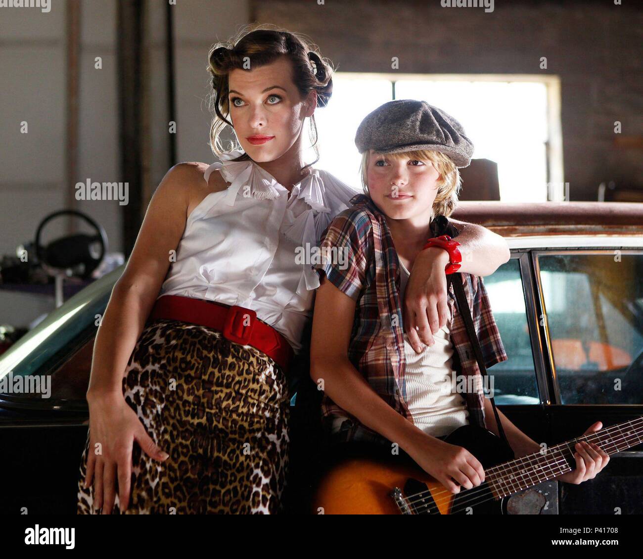 Original Film Titel: ERZIEHUNG UND BOBBY. Englischer Titel: ERZIEHUNG UND BOBBY. Regisseur: FAMKE JANSSEN. Jahr: 2011. Stars: Milla Jovovich; SPENCER LISTE. Quelle: Niederländische TILT FILM/Album Stockfoto