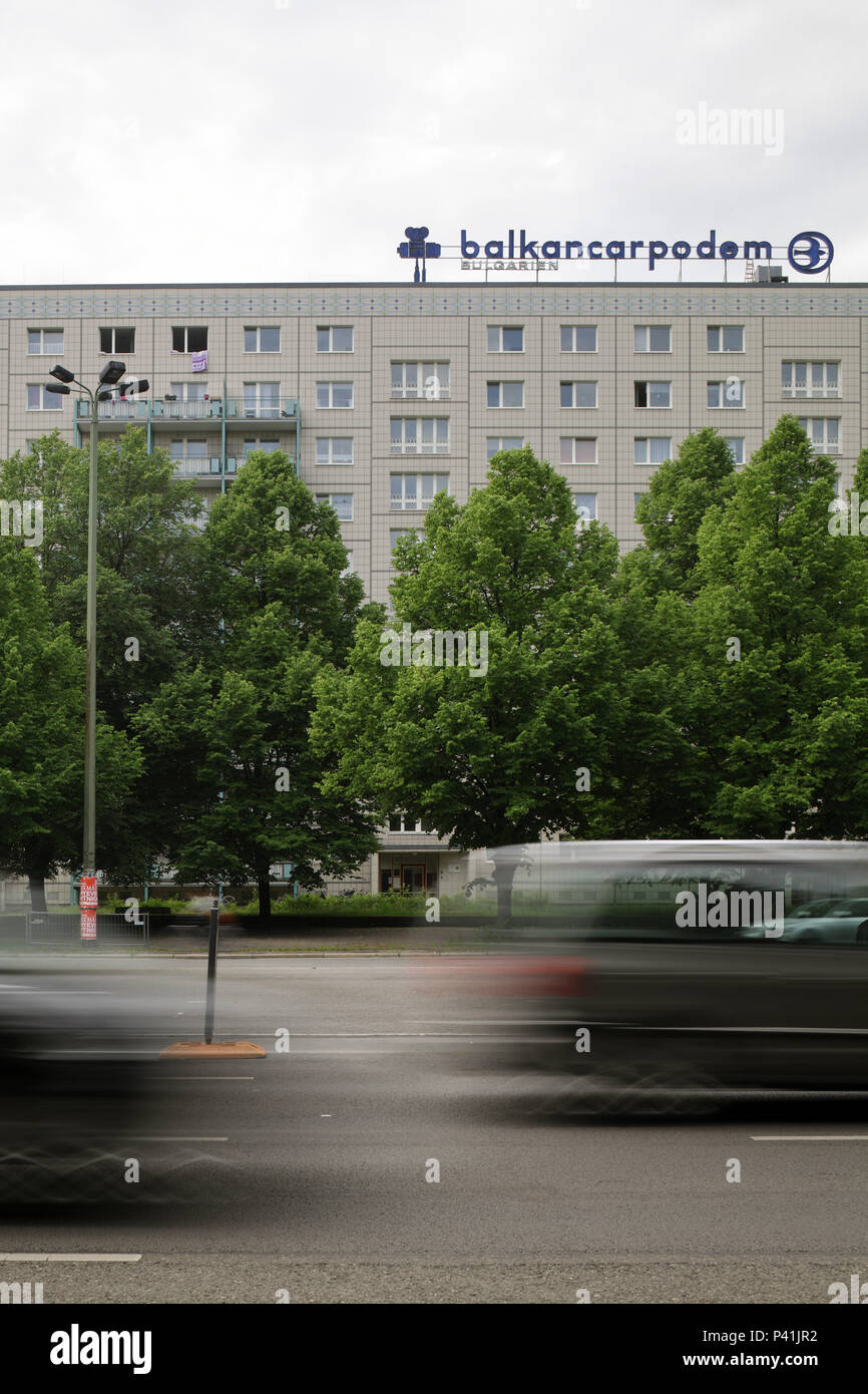 Berlin, Deutschland, Plattenbauten in der Karl-Marx-Allee in Berlin-Mitte Stockfoto
