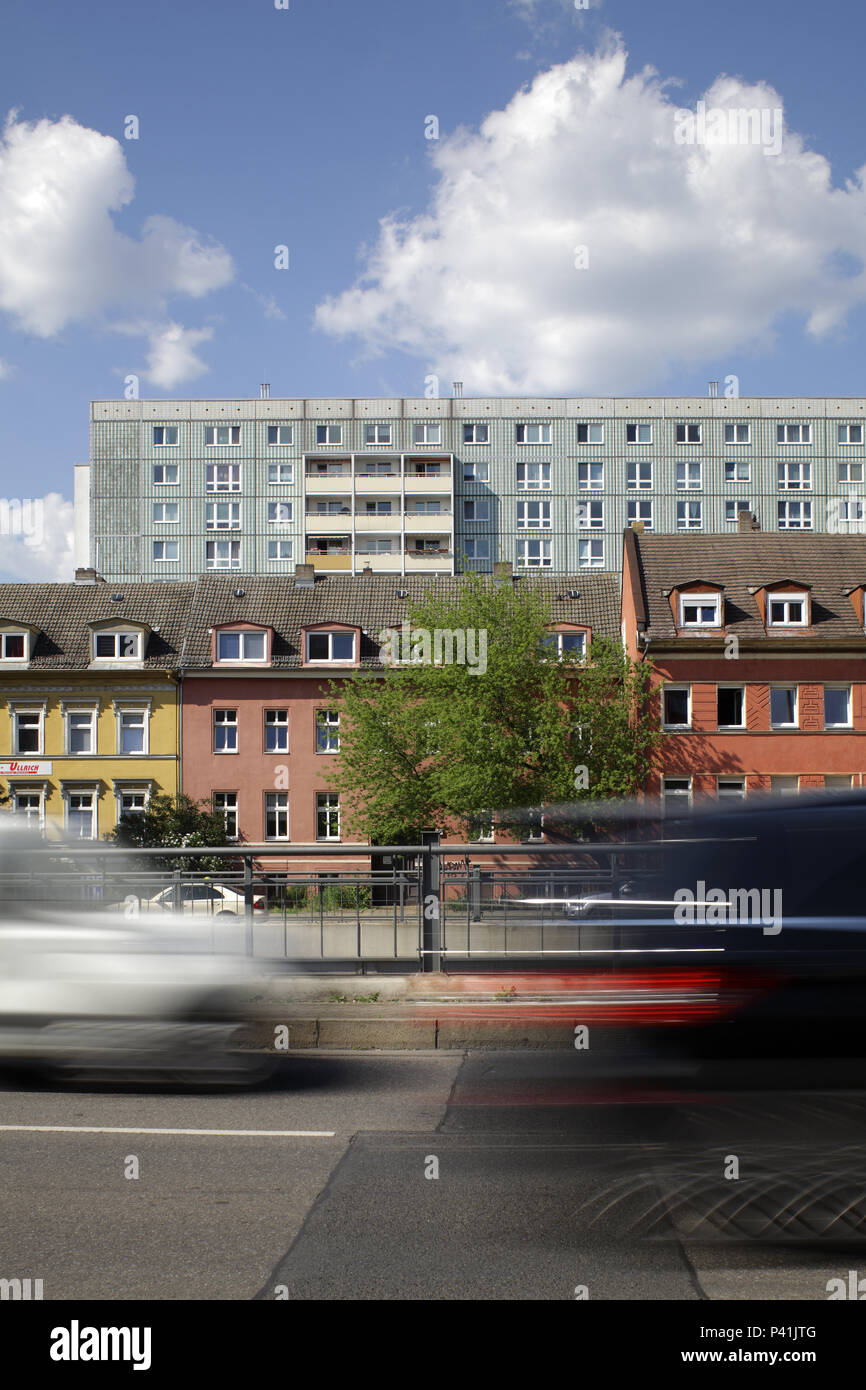 Berlin, Deutschland, alten Gebäuden und Plattenbau auf der Straße Alt-Friedrichsfelde Ecke Rhinstrasse in Berlin-Friedrichsfelde Stockfoto