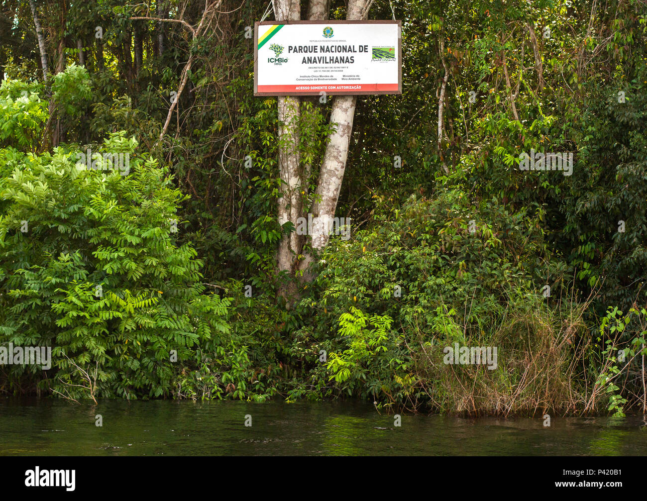 Novo Airão-am Placa Placa do Parque Nacional de Anavilhanas ICMBio Instituto Chico Mendes de Conservação da Biodiversidade Novo Airão Amazonas Norte do Brasil Stockfoto