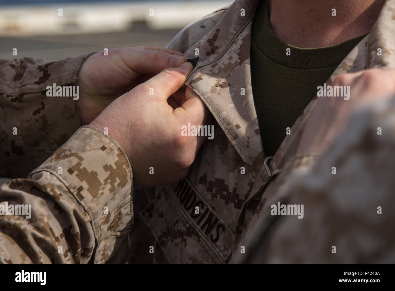 160601-M-PC 554-010 Golf von Aden (1. Juni 2016) der US-Marine Corporal Ryan Hudgins ist Sergeant während westlichen Pazifik Bereitstellung16-1 das 13. Marine Expeditionary Unit an Bord der USS New Orleans, 1. Juni 2016 gefördert. Die 13. MEU ist auf der Boxer Amphibious Ready Gruppe begonnen und bereitgestellt ist die regionale Sicherheit in den USA 5 Flotte Bereich der Betrieb aufrecht zu erhalten. (U.S. Marine Corps Foto von Sgt. Hector de Jesus/freigegeben) Stockfoto