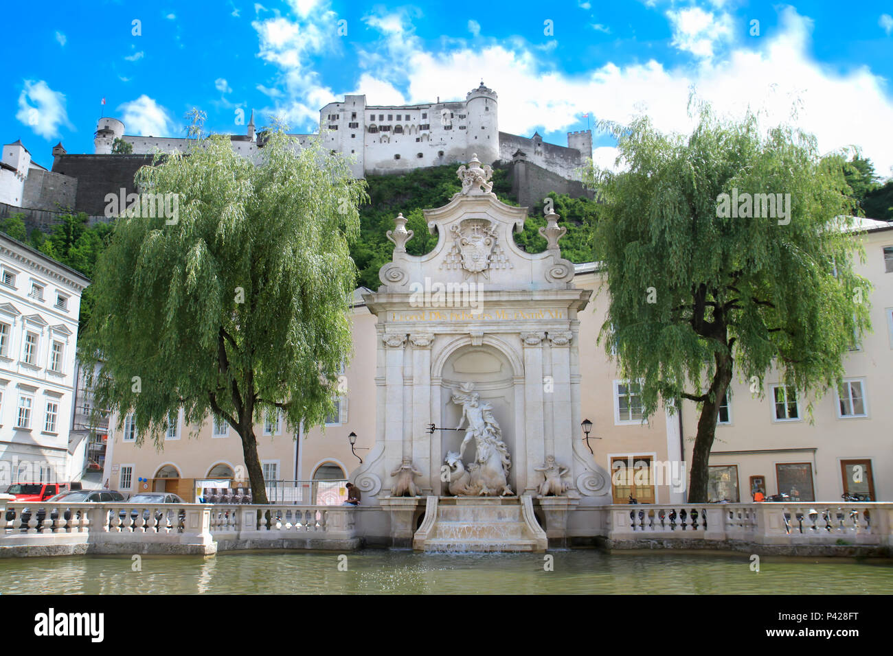 Pferd Brunnen am Residenzplatz, Salzburg, Österreich Stockfoto