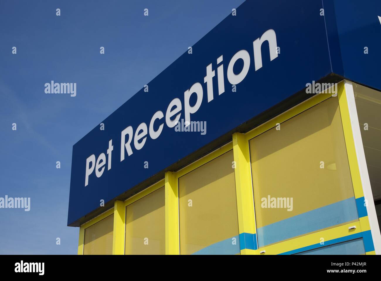 Eurotunnel Pet Rezeption die vordere Stoßfängerverkleidung der Pet