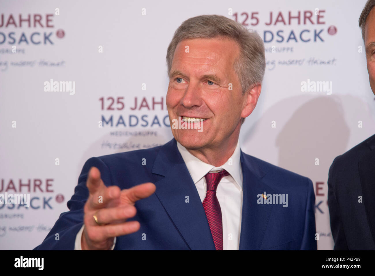 Hannover, Deutschland. 15. Juni 2018. Von links: Christian Wulff, Bundespräsident Thomas DUEFFERT, Dssffert, Vorsitzender der Geschäftsführung der Madsack Media Group, festlichen Veranstaltung anlässlich des 125. Jahrestages der Madsack Media Group, in Hannover 15.06.2018, | Nutzung der weltweiten Kredit: dpa/Alamy leben Nachrichten Stockfoto