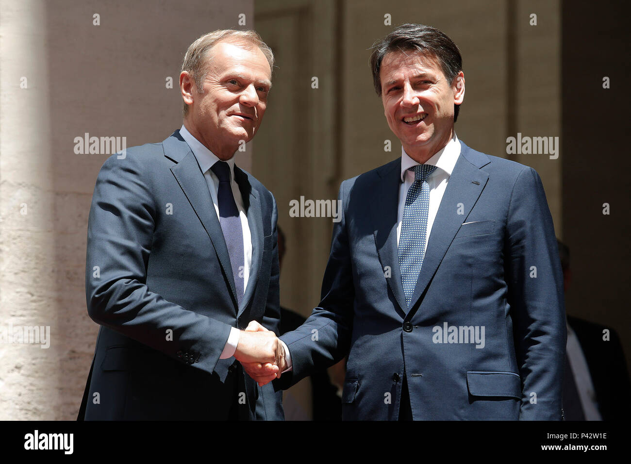 Rom, Italien. 20. Juni 2018. Palazzo Chigi. Der italienische Premier trifft der Präsident des Europäischen Rates. und Donald Franciszek Tusk Roma 20/06/2018. Palazzo Chigi. Incontro tra il Presidente del Consiglio Italiano ed il Presidente del Consiglio Europeo. Rom 20. Juni. Palazzo Chigi. Der italienische Premier trifft der Präsident des Europäischen Rates. Foto Samantha Zucchi Insidefoto Credit: insidefoto Srl/Alamy leben Nachrichten Stockfoto