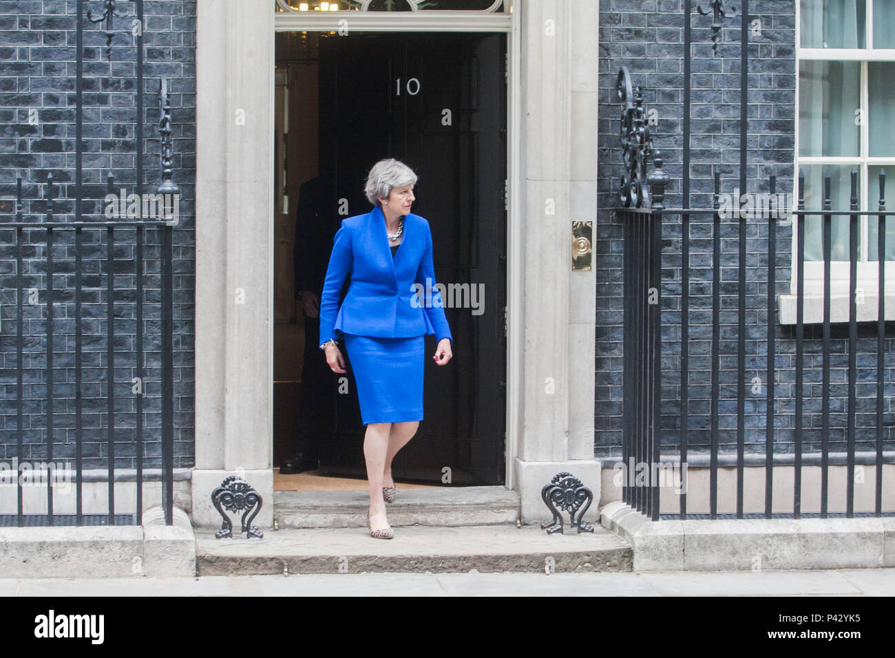 London, Großbritannien. 20. Juni 2018. Der Premierminister von Thailand Prayut Chan-o-cha ist in der Downing Street von seinem britischen Amtskollegen Theresa May begrüßt, da er seinen Besuch in Großbritannien startet internationale Anerkennung seiner Herrschaft des Militärs vor den Wahlen im nächsten Jahr zu gewinnen. Der ehemalige General, der 2014 an die Macht kam, nachdem Sturz Yingluck Shinawatra der gewählten Regierung in einem Putsch. Credit: Amer ghazzal/Alamy leben Nachrichten Stockfoto