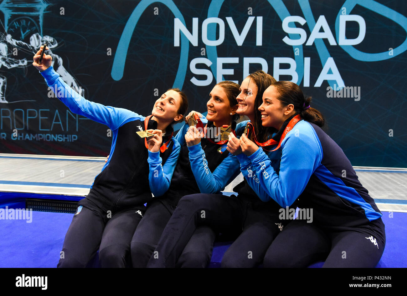 Novi Sad, Serbien. 20. Juni 2018 EUROPÄISCHEN Fechten championshio für Frauen Frauen Folie team Finale. Team von Italien gewann die Goldmedaille, Italien im Finale Team aus Russland, die Mannschaft von Frankreich Beat gewann Bronze. Für Italien gespielt cini Chiara, Arianna Errigo, Mancini Camila und Volpi Alice foto Nenad Mihajlovic Credit: Nenad Mihajlovic/Alamy leben Nachrichten Stockfoto