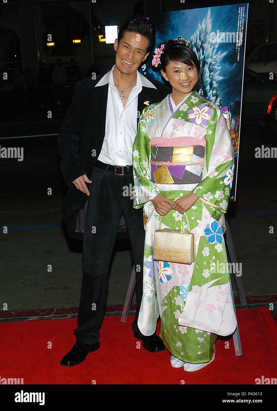 Rei Kikukawa und Masahiro Matsuoka Ankunft auf dem Godzilla Final Wars Premiere auf dem Grauman Chinese Theatre in Los Angeles. November 29, 2004. - 02 - KikukawaRei MatsuokaM.jpg 02-MatsuokaM KikukawaRei Event in Hollywood Leben - Kalifornien, Red Carpet Event, USA, Filmindustrie, Prominente, Fotografie, Bestof, Kunst, Kultur und Unterhaltung, Topix prominente Mode, Besten, Hollywood Leben, Event in Hollywood Leben - Kalifornien, Roter Teppich und backstage, Film Stars, TV Stars, Musik, Promis, Topix, Akteure aus dem gleichen Film, Cast und co Star zusammen. Inq Stockfoto