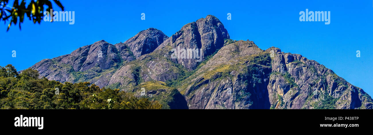 Vista do Pico dos Marins, em Piquete, SP, na Serra da Mantiqueira. Seu cume tem 2470 U-Bahnen. Stockfoto