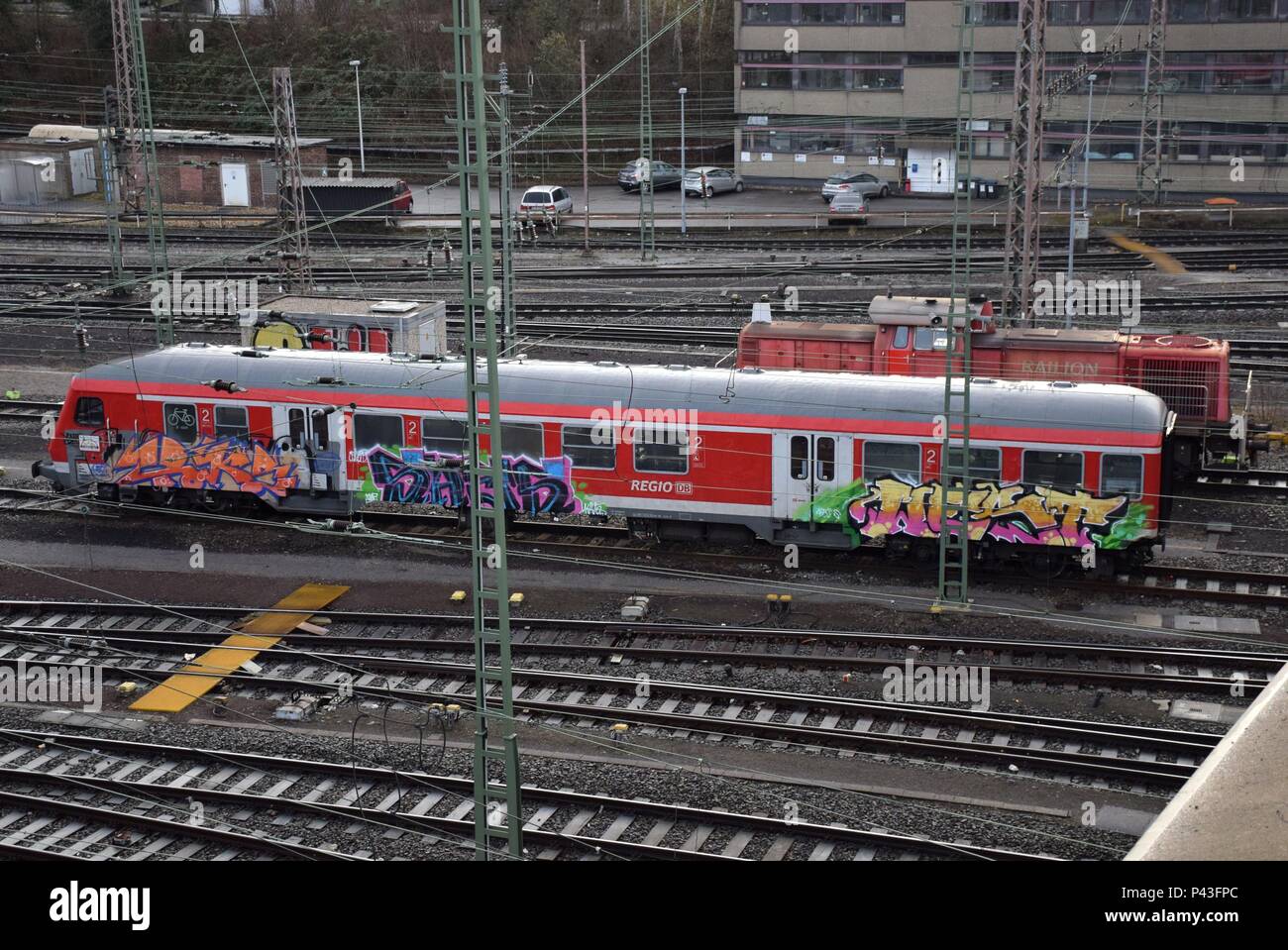 Graffiti auf personenzug am 04.02.2017 in Hagen-Vorhalle - Deutschland. | Verwendung weltweit Stockfoto