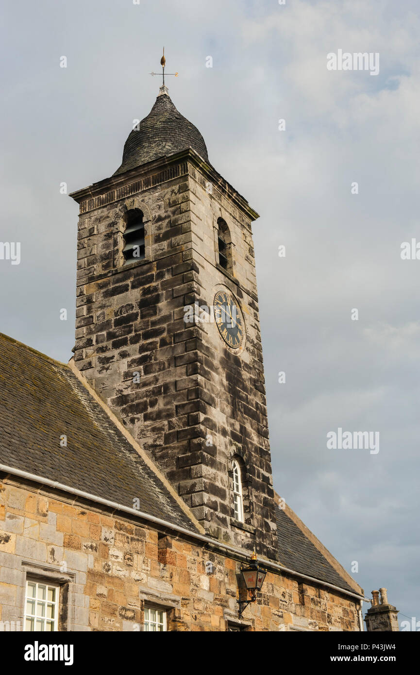 Clock Tower von folgende Sehenswürdigkeiten: Culross Stadthaus in Fife, Schottland Stockfoto