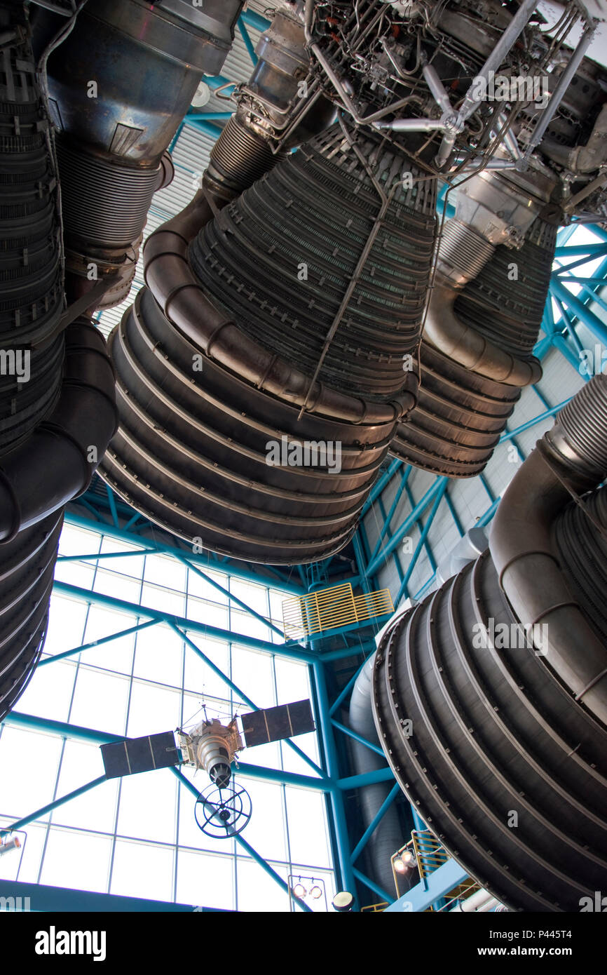 Die Motoren der Saturn-V-Rakete der Apollo Rakete, Menschen auf den Mond gebracht, im Apollo/Saturn V Zentrum des NASA Kennedy angezeigt Stockfoto