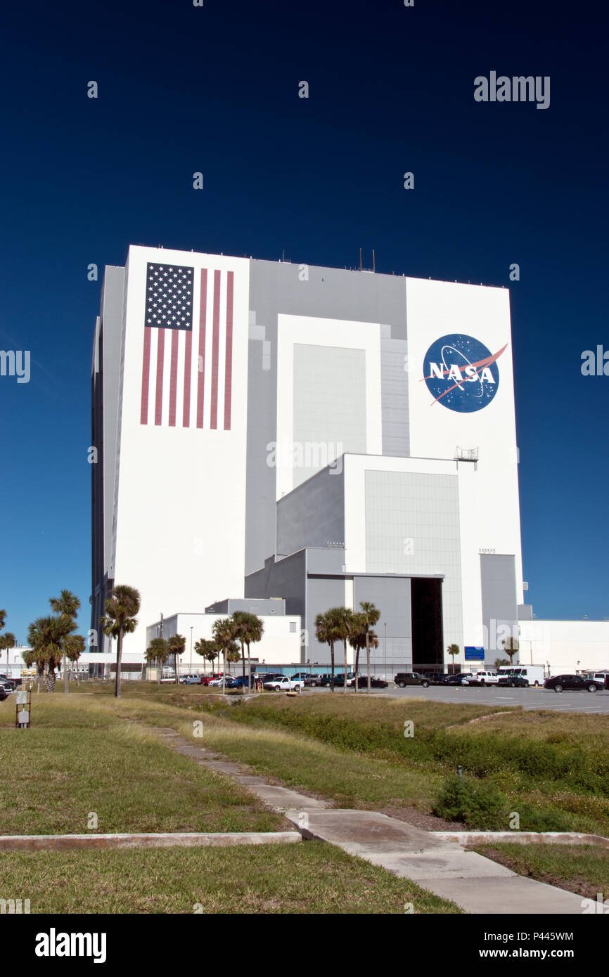 Das Vehicle Assembly Building (VAB) am Kennedy Space Center der NASA, gebaut in den Weltraum Fahrzeuge wie die Saturn V und Space Shuttle montieren. Stockfoto Das Vehicle Assembly Building (VAB) am Kennedy Space Center der NASA, gebaut in den Weltraum Fahrzeuge wie die Saturn V und Space Shuttle montieren. Stockfoto