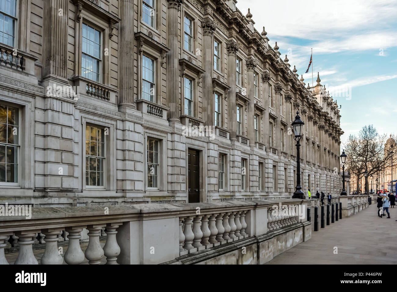Die Fassade des Hauptgebäudes des Cabinet Office im Whitehall Road, Westminster, London. Stockfoto